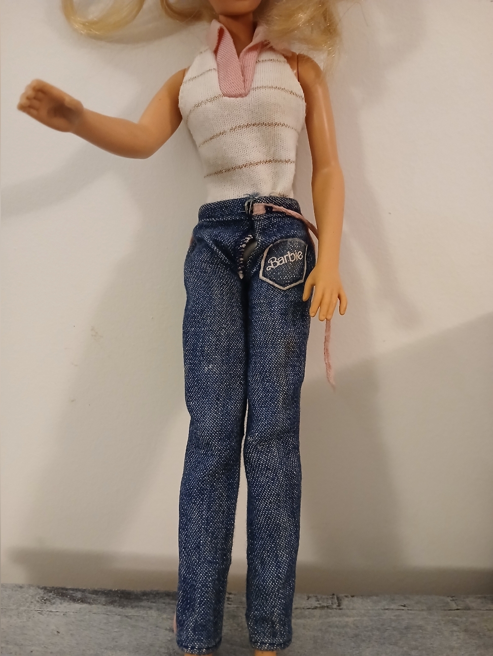 Vintage Barbie With Bendable Knees In Vintage Barbie Branded Outfit - Picture 2 of 6